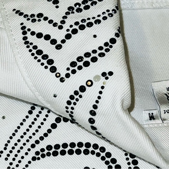 🦓 White Denim Jacket With Black Rhinestone Zebra 🦓 - Picture 8 of 9